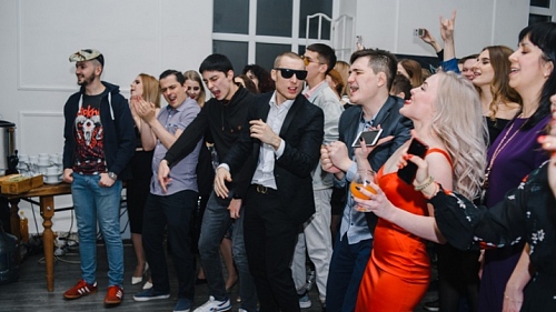 Отмечали Новый год, порвали один бубен